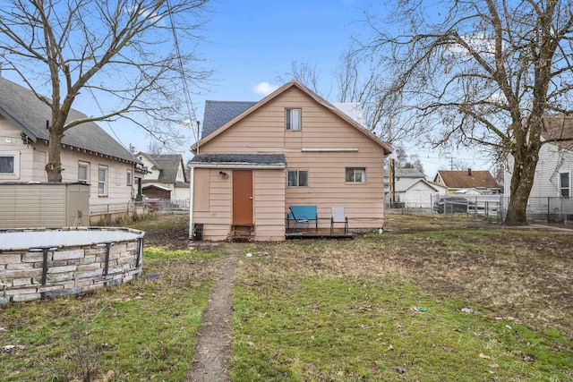 back of house featuring a yard