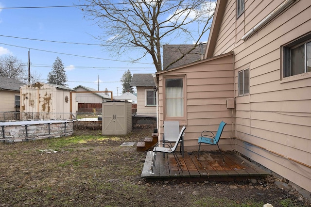 view of yard with a shed