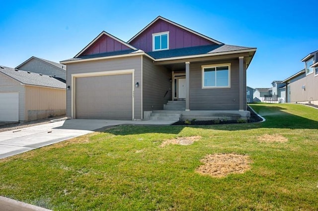 view of front facade with a front lawn