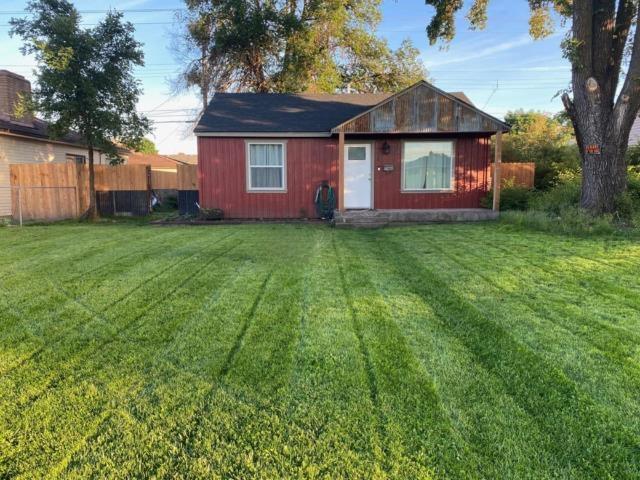 exterior space featuring a front lawn