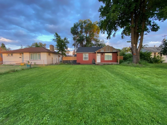 view of yard at dusk