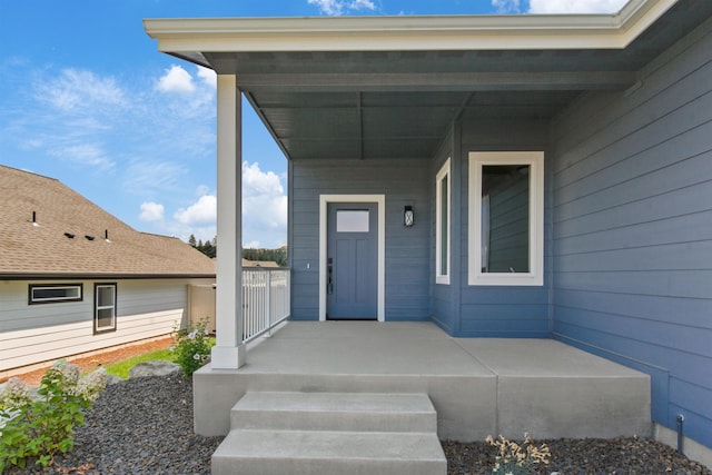 entrance to property featuring a porch