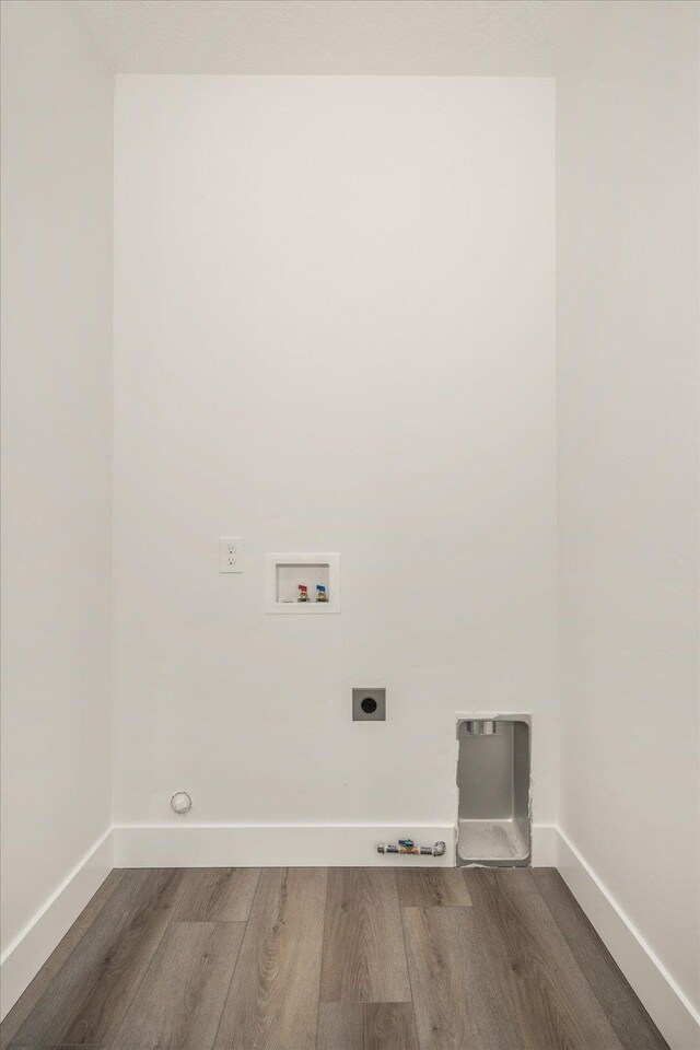 4217 W Tolliver Ct, Spokane, WA 99208 - laundry room featuring hookup for a gas dryer, electric dryer hookup, wood finished floors, and hookup for a washing machine