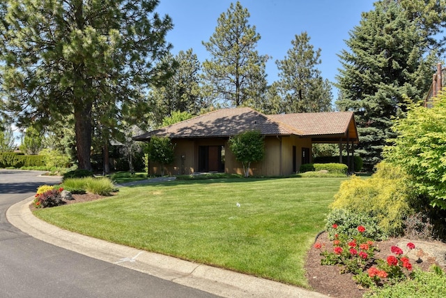 view of front of house with a front yard