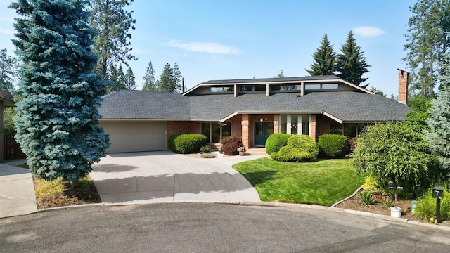 view of front of property featuring a garage and a front yard