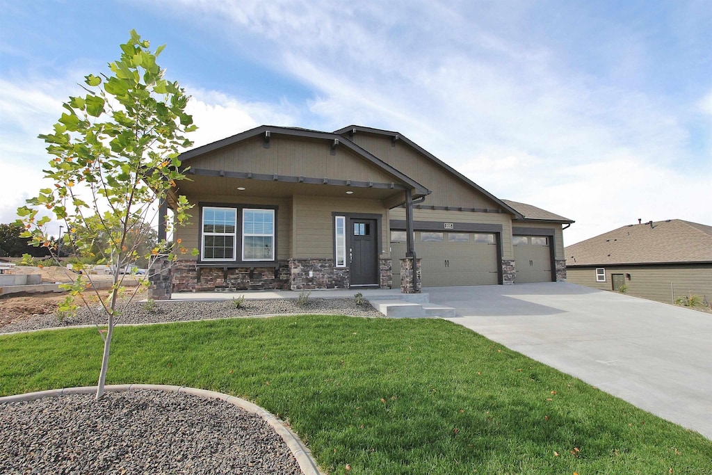 craftsman-style home featuring a garage and a front yard