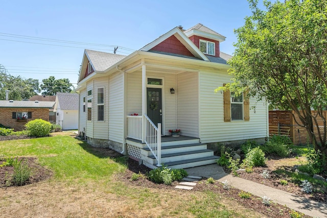 view of front facade featuring a front yard