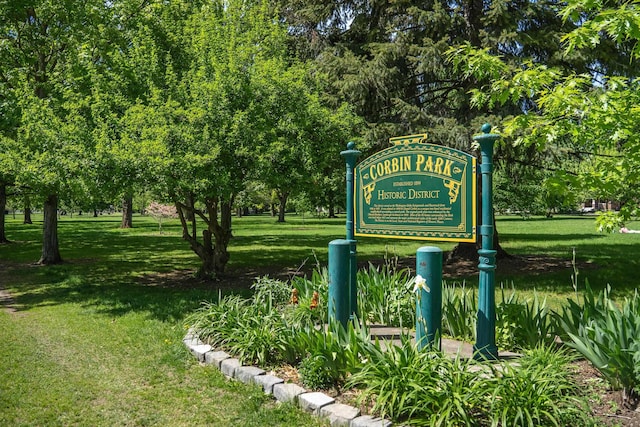 view of home's community featuring a lawn