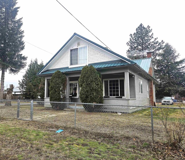 view of front facade featuring a porch