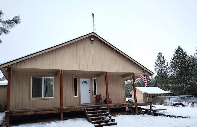 view of front of house featuring a porch