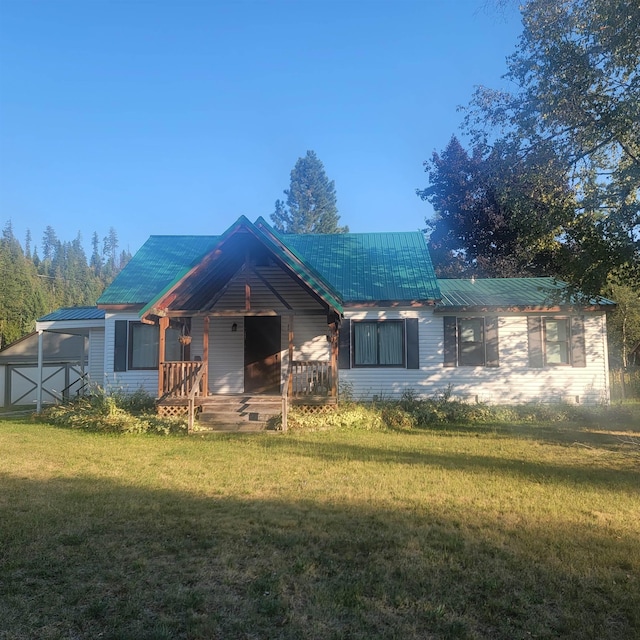 view of front of home with a front yard