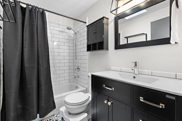 full bathroom with shower / bath combo with shower curtain, vanity, and toilet