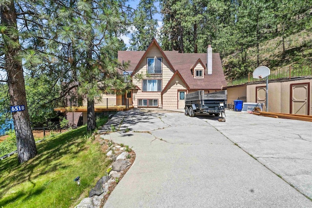 view of front of house with a front lawn