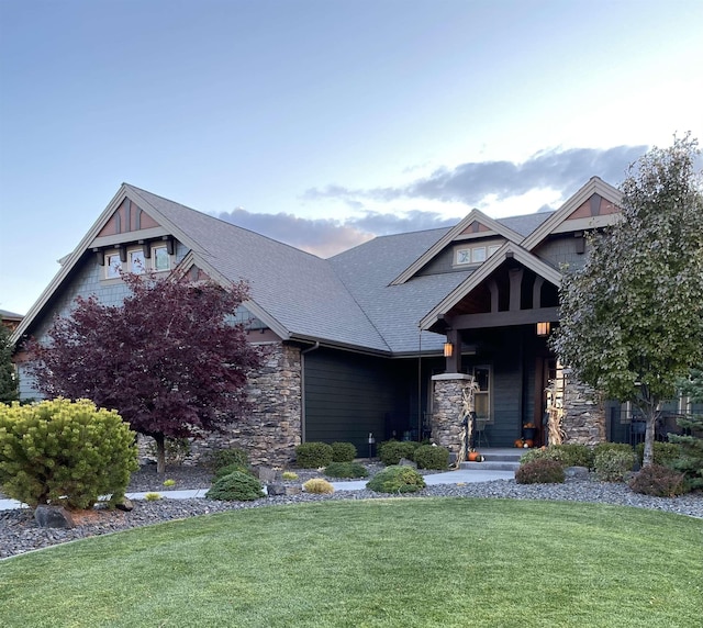 view of front of house featuring a front yard