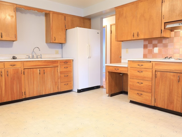 kitchen featuring tasteful backsplash, sink, and white appliances