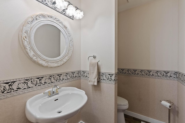 bathroom featuring toilet and sink