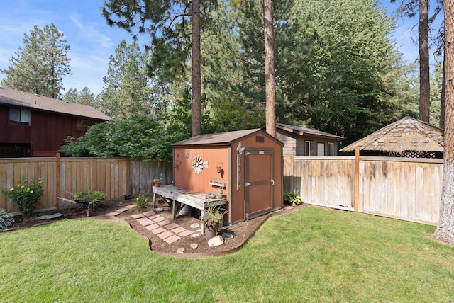 view of yard with a storage shed