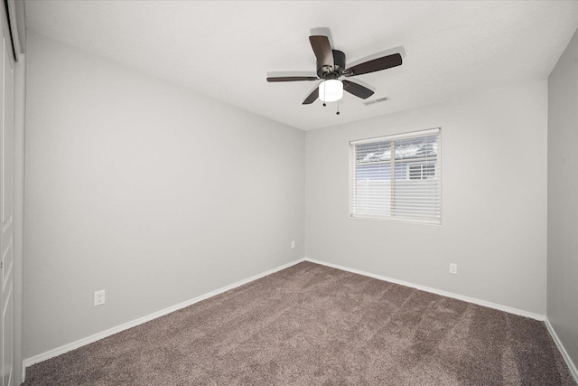 carpeted empty room featuring ceiling fan