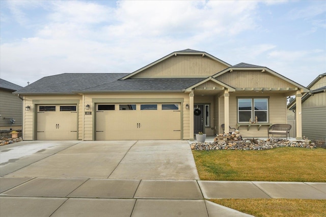 view of front of home featuring a front yard and a garage