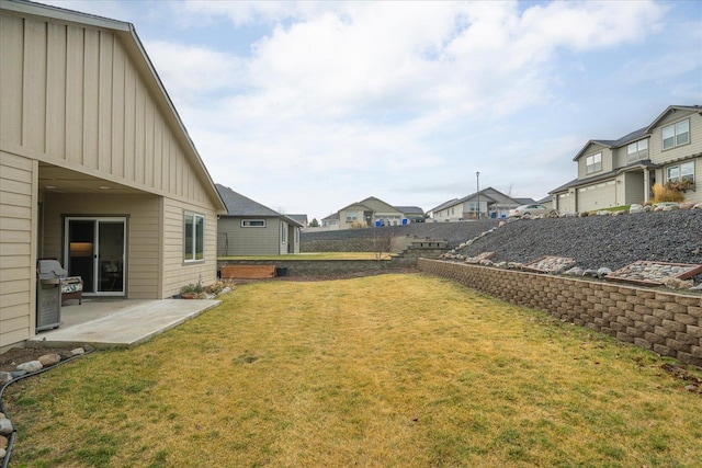 view of yard featuring a patio area