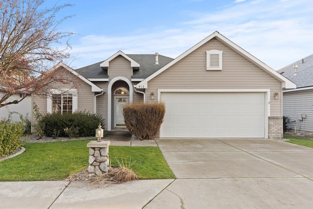 view of front of home featuring a front yard and a garage