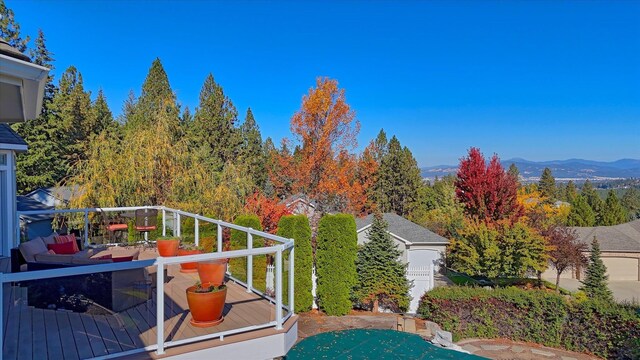 bird's eye view featuring a mountain view