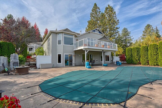 view of patio with a fire pit