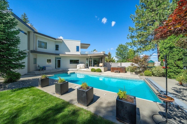 view of pool with a hot tub and a patio area