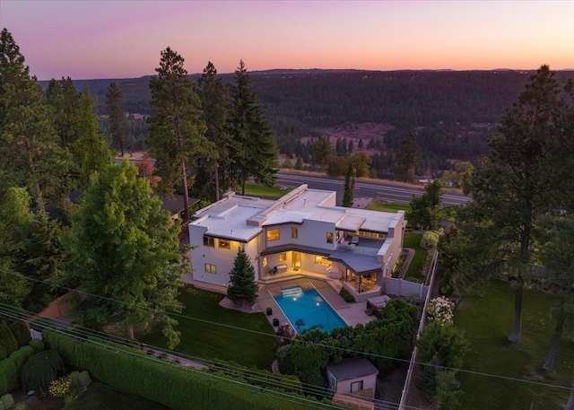 view of aerial view at dusk