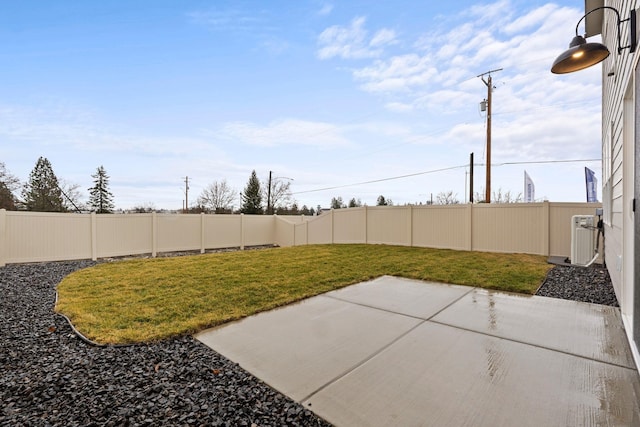 3122 N Glenrose Rd, Spokane, WA 99217 - fenced backyard featuring a patio