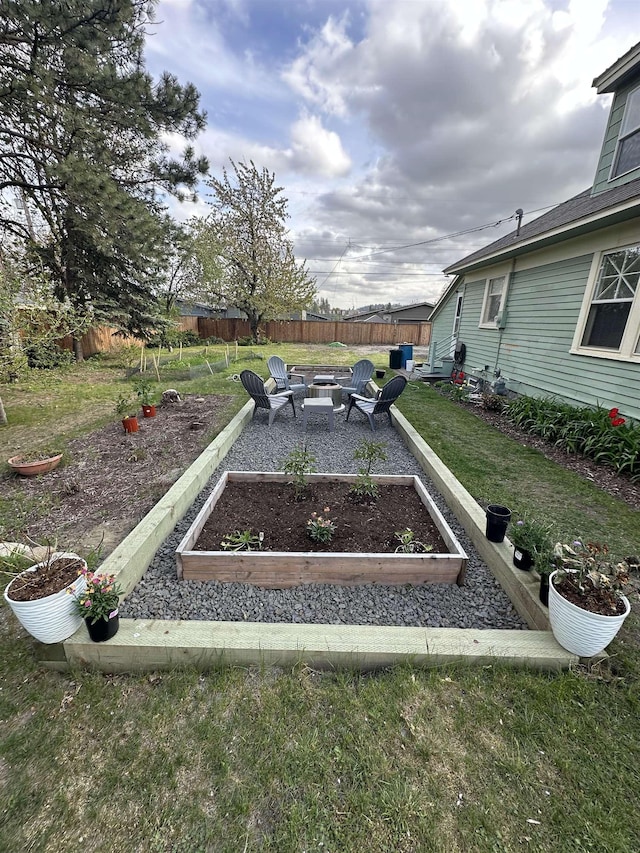 view of yard featuring an outdoor fire pit