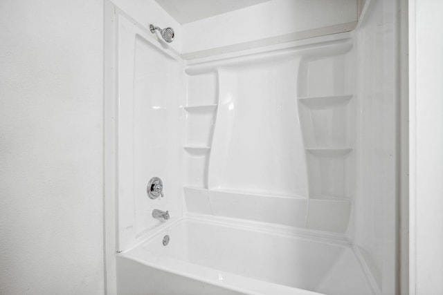 bathroom with bathtub / shower combination