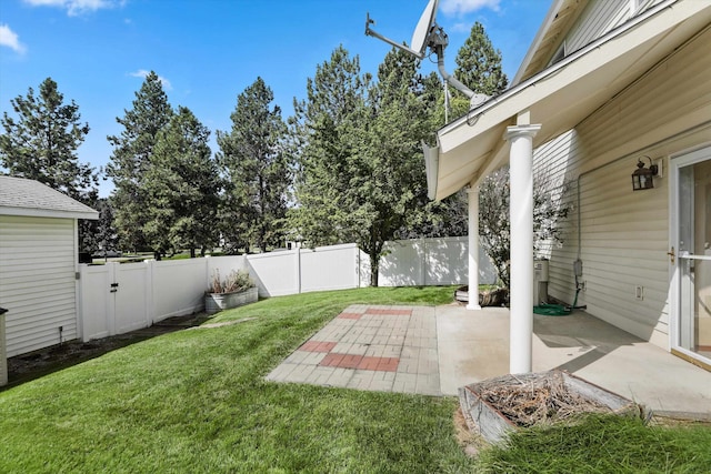 view of yard with a patio area