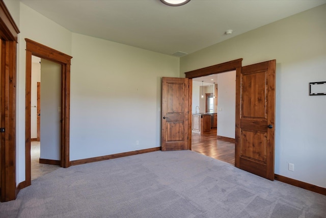 unfurnished bedroom featuring carpet flooring