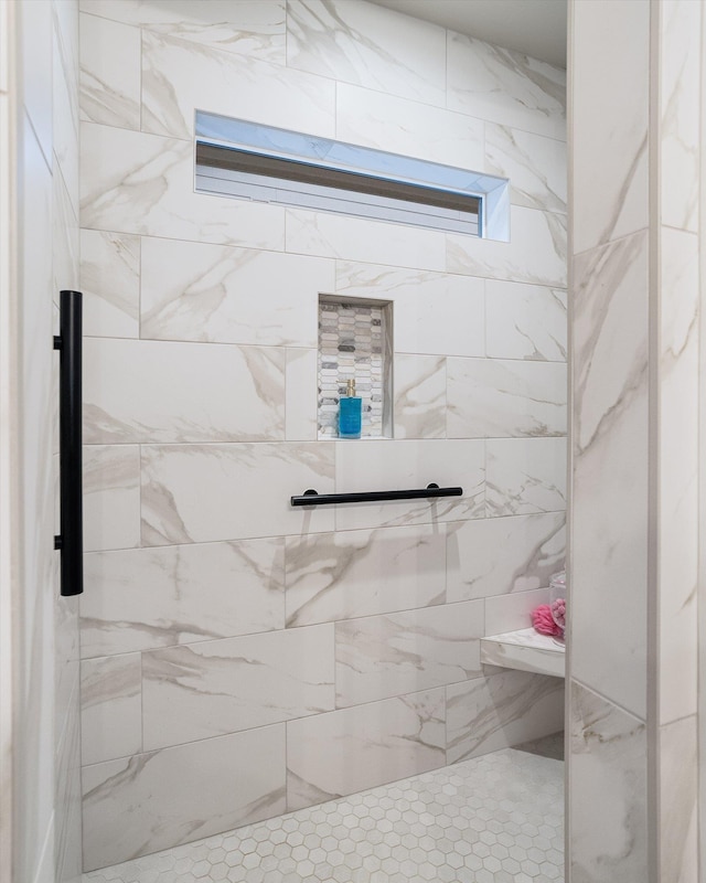 bathroom featuring tiled shower