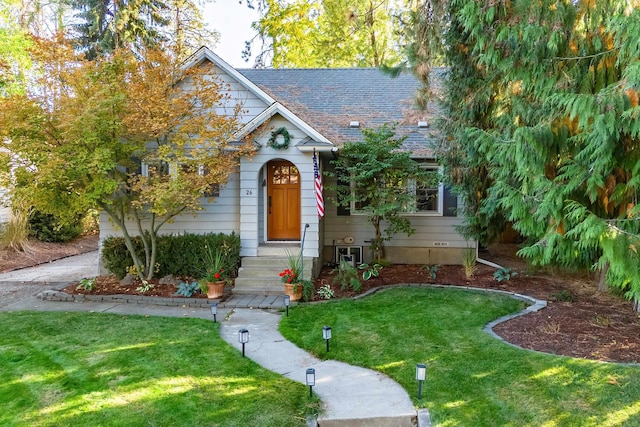 view of front of home featuring a front lawn