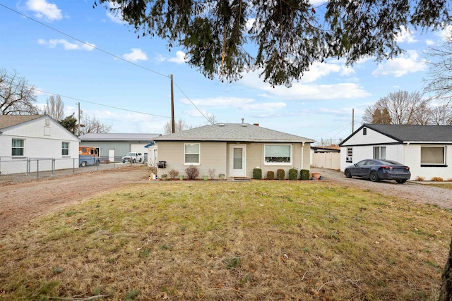 single story home featuring a front lawn