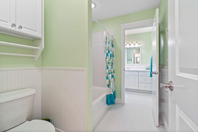 full bathroom featuring toilet, shower / bathtub combination with curtain, tile patterned floors, and vanity