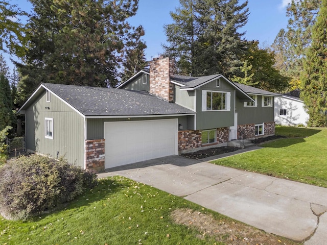 view of front of house featuring a front yard and a garage