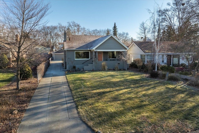 view of front facade with a front lawn