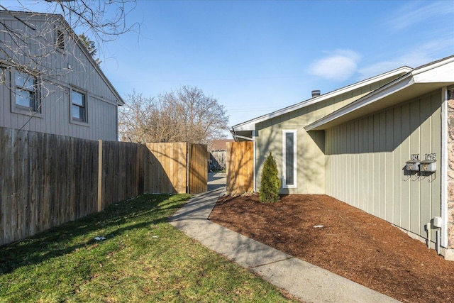 property entrance featuring a yard