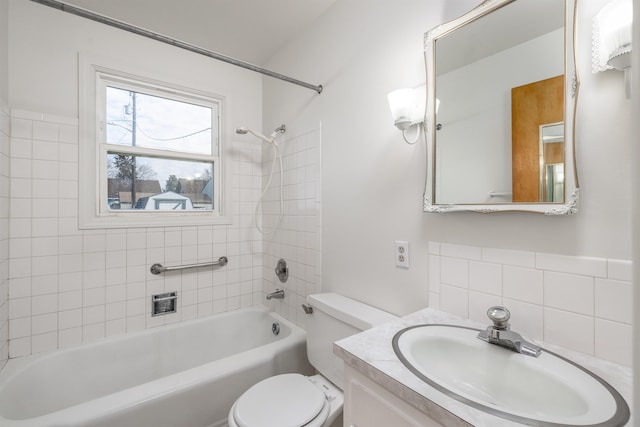 full bathroom featuring tiled shower / bath combo, backsplash, toilet, and vanity