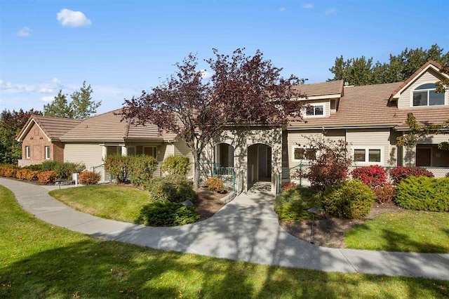 view of front of home with a front lawn