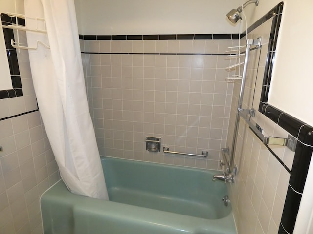 bathroom with shower / bath combo with shower curtain