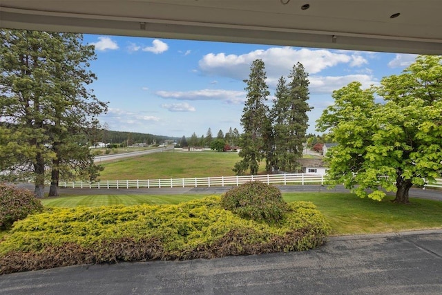 view of yard featuring a rural view