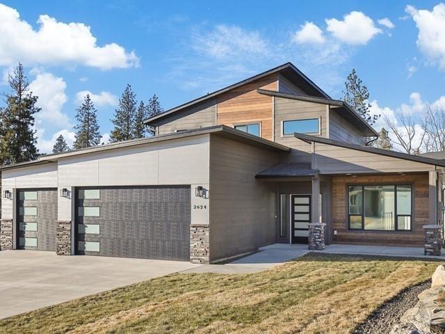 view of front of house featuring a garage and a front lawn