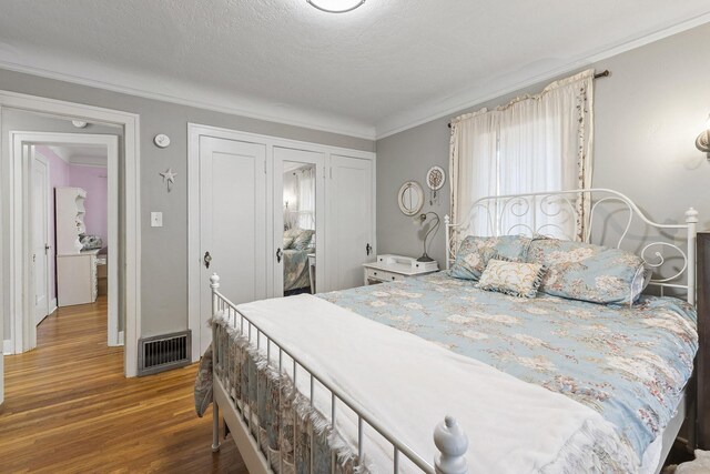 3224 W Cora Ave, Spokane, WA 99205 - bedroom featuring a textured ceiling, ornamental molding, baseboards, and wood finished floors