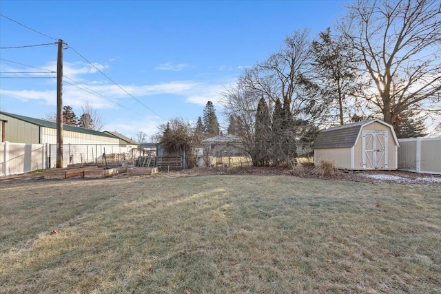 view of yard with a storage unit