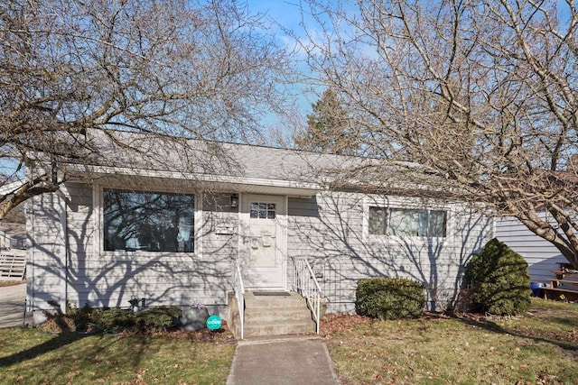 view of front of property with a front lawn