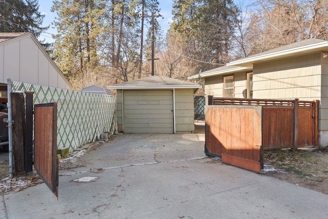 exterior space featuring an outbuilding